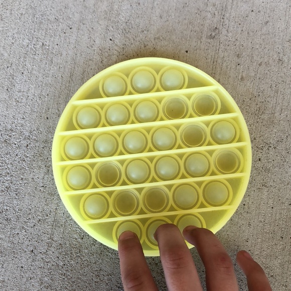 yellow clear circle pop it fidget toy - Picture 3 of 3